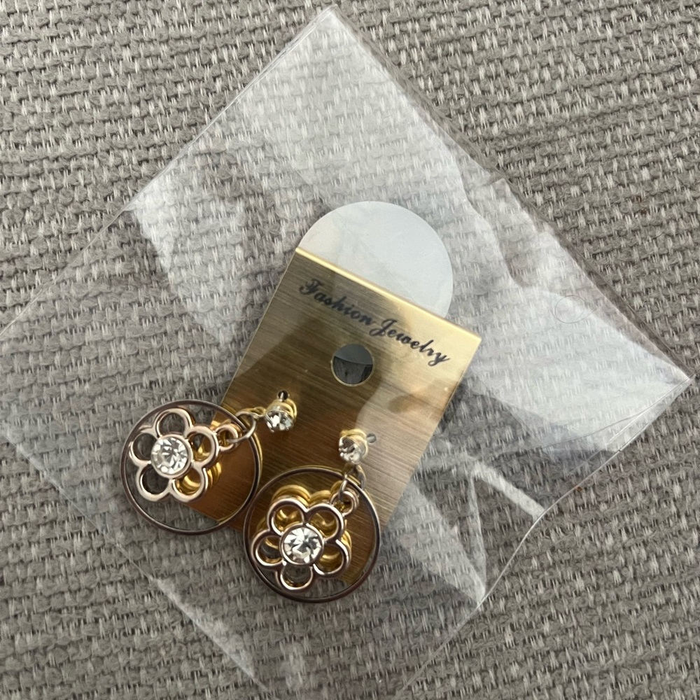 Fashion Jewelry Gold and Silver Flower Earrings